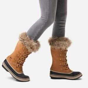 Sorel Joan of arc snow boots.